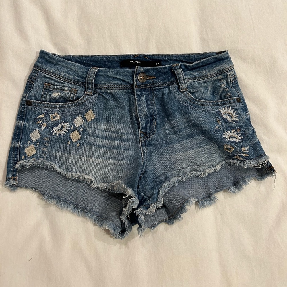 Blue Jean shorts, mid wash, embroidering design, mid rise